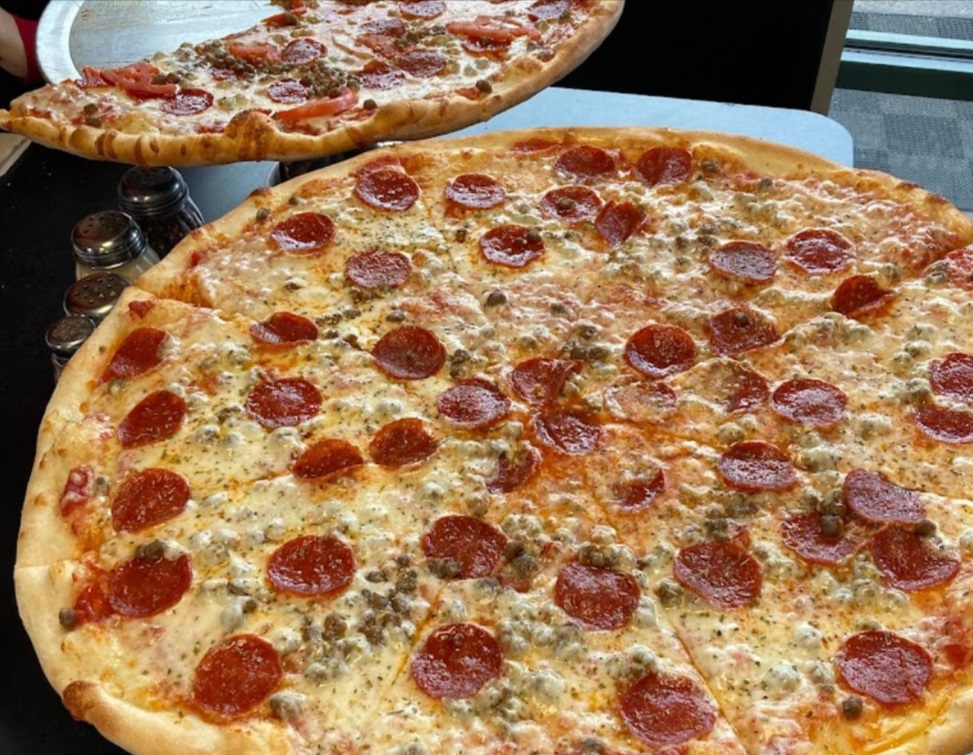 Pepperoni Pizza at Screamin Mimis Savannah Georgia 1